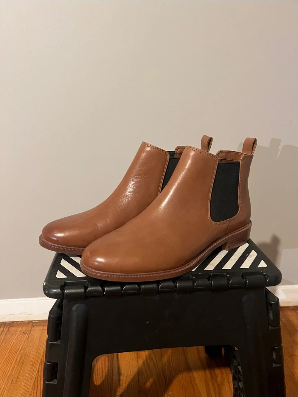 NEW Clark Women Chelsea Boots